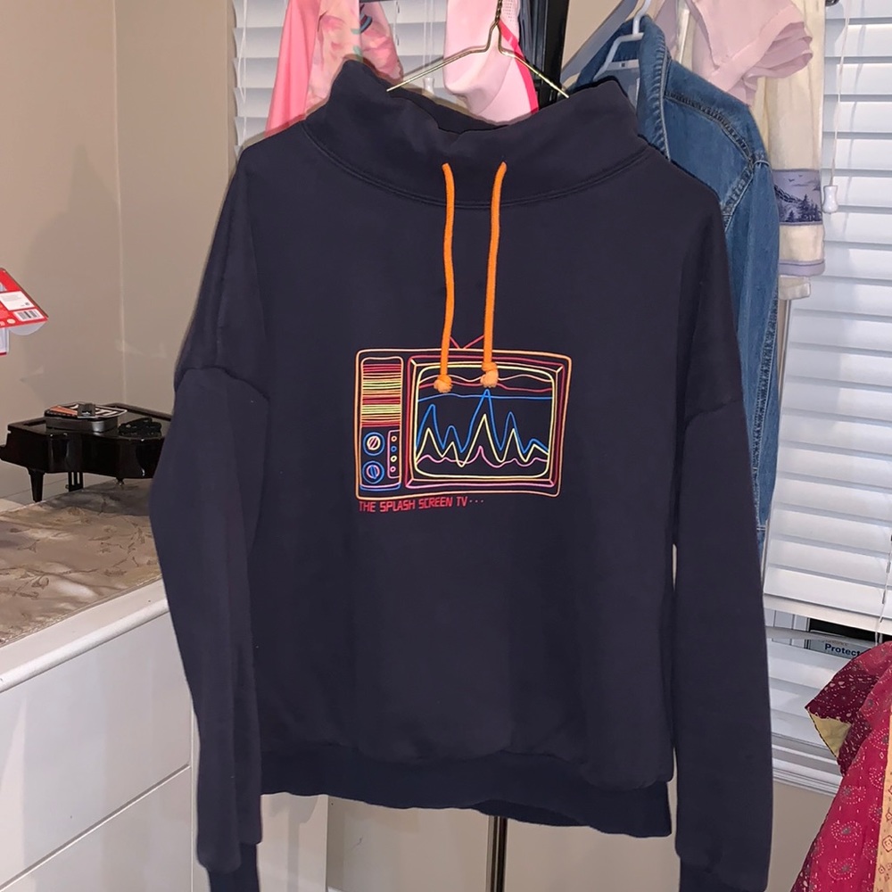 Navy blue long-sleeved turtleneck sweatshirt with drawstring